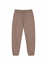 Pantalón de jogging color gris oscuro, con cintura elástica ajustable mediante cordón, bolsillos laterales y puños elásticos en los tobillos. Presenta costuras horizontales decorativas en las rodillas.