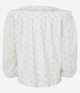 Blusa de tricolina blanca con estampado de lunares dorados en foil, escote descubierto estilo hombro a hombro y mangas largas abullonadas con puños elásticos.