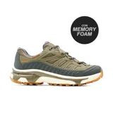 Championes de trekking Hi-Tec modelo Manel, color verde militar con detalles en gris y naranja. Cuenta con suela de goma con gran tracción y tecnología memory foam.
