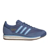 Championes Adidas modelo SL 72 RS, de diseño retro en tonos azules. Presentan una combinación de gamuza y material textil, con las icónicas tres tiras laterales en celeste y blanco, y suela de goma con relieve.