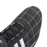 Zapatillas Adidas Adi Racer Hi de caña alta, color negro con diseño acolchado en forma de rombos y detalles en blanco. Presentan las tres tiras clásicas de Adidas en los laterales, cierre con cordones y correa con velcro en el tobillo.