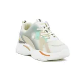 Championes urbanos color blanco, beige, gris y verde agua, con cordones y plataforma.