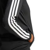 Campera deportiva Adidas tipo track jacket, color negro con las icónicas tres tiras blancas en las mangas y logo de la marca estampado en el pecho. Cuenta con cierre frontal completo, cuello alto y puños elásticos.
