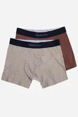 Pack de dos bóxers, uno liso color marrón y otro con estampado geométrico en tonos beige y negro. Ambos tienen cintura elástica con la marca "Brookfield" estampada.
