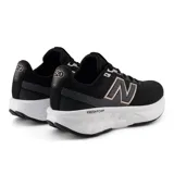 Championes de running New Balance 520 V9 para mujer, color negro con entresuela blanca y detalles en gris y dorado rosado. Presentan capellada de malla transpirable, el característico logo "N" en los laterales y tecnología de amortiguación.