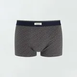 Pack de tres bóxers de algodón elástico para hombre. Incluye un bóxer azul marino liso, uno gris con lunares blancos y uno gris a rayas horizontales azules.