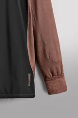 Sudadera técnica de running Zara Athleticz, modelo slim fit en color marrón y negro, con cuello subido, capucha ajustada y mangas largas.