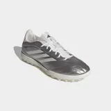 Championes de fútbol Adidas Copa Pure IV League para pasto sintético. Presentan un diseño en color plateado metalizado con las icónicas tres tiras de la marca en blanco. Cuentan con tecnología Fusionfeel para un mejor contacto con el balón, mediasuela de EVA para amortiguación y suela de caucho con tacos diseñados para tracción en superficies sintéticas.