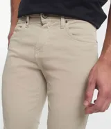 Pantalón skinny negro de sarga con elastano.