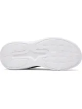 Championes de running Under Armour Phade RN 3, color negro con entresuela blanca y logo lateral en blanco. Parte superior de malla transpirable y suela de goma con ranuras flexibles.