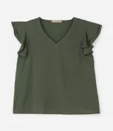 Blusa de crepé color rojo, con escote en V y mangas cortas con volados dobles en los hombros.
