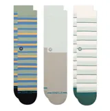 Pack de tres pares de medias de caña media Stance. El primer par presenta rayas horizontales en tonos verde, azul y naranja con puntera negra. El segundo par tiene un diseño de bloques de color en verde claro y gris. El tercer par cuenta con rayas horizontales finas en verde claro y blanco con puntera verde oscuro.