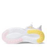 Championes deportivos Adidas AlfaEdge para mujer, con diseño en tonos claros que combina blanco, gris, detalles en rosa pastel y toques de amarillo. Presentan una estructura de malla transpirable, refuerzos sintéticos y una suela con tecnología de amortiguación en color celeste.
