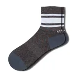 Medias de caña media color negro con dos rayas horizontales blancas en la parte superior y puntera y talón en gris.