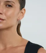 Kit de 6 pares de aros tipo argolla de diferentes tamaños y texturas, incluyendo modelos lisos y trenzados, confeccionados en metal con baño de níquel.