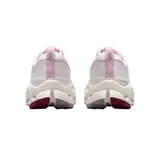 Championes On modelo Cloudsurfer Trail 2, color rosado claro con suela blanca CloudTec Phase y detalles en burdeos.