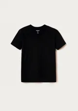 Remera básica de algodón color blanco con cuello en V y mangas cortas.