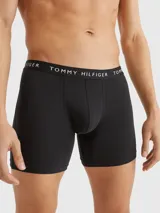 Pack de tres bóxers ajustados Tommy Hilfiger, confeccionados en una mezcla de algodón y elastano. Presentan cintura elástica con el logo de la marca estampado y diseño de corte clásico.