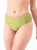 Bombacha de bikini color lila, corte clásico.