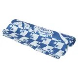 Pareo de playa rectangular color azul con estampado de motivos marinos en blanco y borde con diseño de damero.