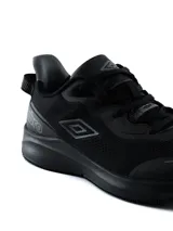 Championes de running Umbro modelo Dax Pro, color azul marino con detalles en naranja brillante, suela blanca y capellada de malla transpirable.