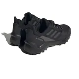 Championes de trekking Adidas Terrex Eastrail 2, color negro, con exterior de malla resistente a la abrasión y revestimientos sintéticos. Cuentan con suela Traxion para un excelente agarre en terrenos escarpados.