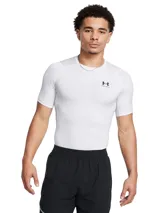 Remera de compresión Under Armour HeatGear de manga corta, diseñada para entrenamiento de alto rendimiento. Presenta un ajuste ceñido al cuerpo, paneles de malla estratégicos para ventilación en axilas y espalda, y mangas raglán híbridas para mayor libertad de movimiento.