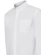 Camisa de vestir blanca de manga larga RKF, modelo Travel 360, con cuello abotonado y bolsillo frontal con logo bordado.