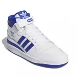 Championes de corte medio Adidas Forum Mid, color blanco con detalles en azul vibrante. Presentan el diseño clásico de la marca con las tres tiras laterales, cierre de velcro en el tobillo y suela de goma resistente.