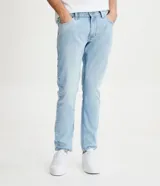 Pantalón de jean masculino marca Blue Steel, modelo super skinny, de color azul claro con efecto lavado. Cuenta con cierre de botón y cremallera, y bolsillos funcionales.