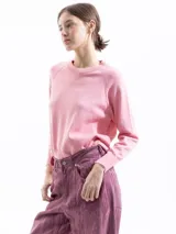 Sweater Preto de punto color rosa, con cuello redondo y mangas largas de corte holgado.