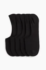 Pack de cinco pares de medias invisibles negras de malla, con tecnología COOLMAX® y reborde de silicona en el interior del talón para evitar que se deslicen.