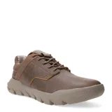 Championes Caterpillar de cuero color marrón, con diseño robusto, suela de goma texturizada y cordones al tono.