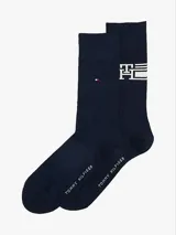 Pack de dos pares de medias Tommy Hilfiger, uno liso azul marino con logo pequeño y otro acanalado azul marino con logo TH grande en blanco.