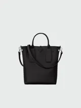 Bolso de mano tipo tote de la línea Le Roseau de Longchamp, confeccionado en cuero granulado negro. Presenta un diseño estructurado con asas superiores, correa de hombro ajustable y extraíble, y el icónico cierre de bambú metálico en la parte frontal.