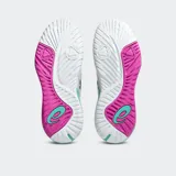 Championes de tenis y pádel Asics modelo Gel Resolution X, color blanco con detalles en negro, turquesa y fucsia. Presentan tecnología DYNAWALL para mayor estabilidad lateral y entresuela de dos piezas para mayor comodidad.