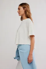 Remera corta de corte relajado y silueta holgada de la colección We The Free, confeccionada en una mezcla de lino y algodón con acabado jaspeado y cuello redondo.