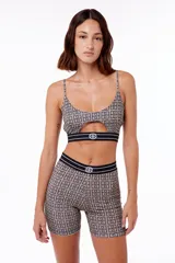 Biker estampado con elástico negro con logo tejido.