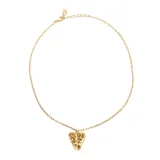 Collar corto de aleación de metales bañado en oro 18k con dije de alas texturadas.