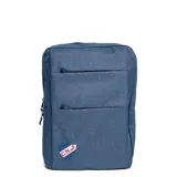 Mochila de diseño urbano color azul marino, con dos bolsillos frontales con cierre y escudo del Club Nacional de Football bordado en la parte inferior.