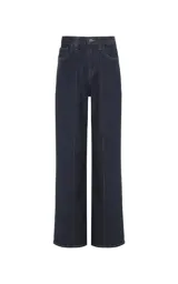 Jean de corte recto y tiro alto, confeccionado en denim azul oscuro. Presenta costuras verticales frontales que estilizan la silueta, cintura estructurada con trabillas, bolsillos funcionales y cierre frontal con botón y cremallera.