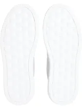 Zapatillas urbanas Calvin Klein con capellada de nailon ripstop reciclado en color gris claro. Presentan suela chunky de TPR, cordones técnicos y el monograma 'ck' distintivo en el lateral.