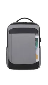 Mochila azul marino de tela con detalles en cuero sintético negro. Tiene dos asas acolchadas, compartimento para laptop, bolsillo frontal con cierre y un bolsillo lateral.