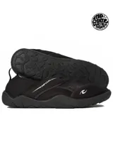 Zapatos de agua Rip Curl Reef Walkers de color negro, diseñados para actividades acuáticas con suela de goma antideslizante y cierre de velcro.