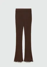 Pantalon de punto acanalado color marrón, de corte flare con diseño acampanado en el bajo y cintura elástica.
