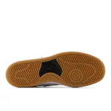 Championes New Balance modelo 480, color crema con detalles en blanco y negro. Confeccionados en gamuza, cuero y malla.