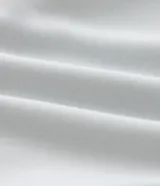 Pantalón deportivo masculino liso color negro, con ajuste elástico en la cintura y bolsillos laterales.