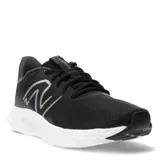 Championes New Balance modelo 411 V3, color negro con detalles en gris y suela blanca. Presentan un diseño de malla transpirable, cierre con cordones y logo lateral característico de la marca.