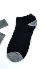 Pack de tres pares de medias cortas tipo ankel de algodón, en colores negro, gris y blanco con puntera y talón en contraste.