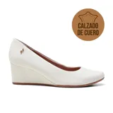 Zapato de cuero blanco con taco corrido, marca Usaflex modelo Selene.